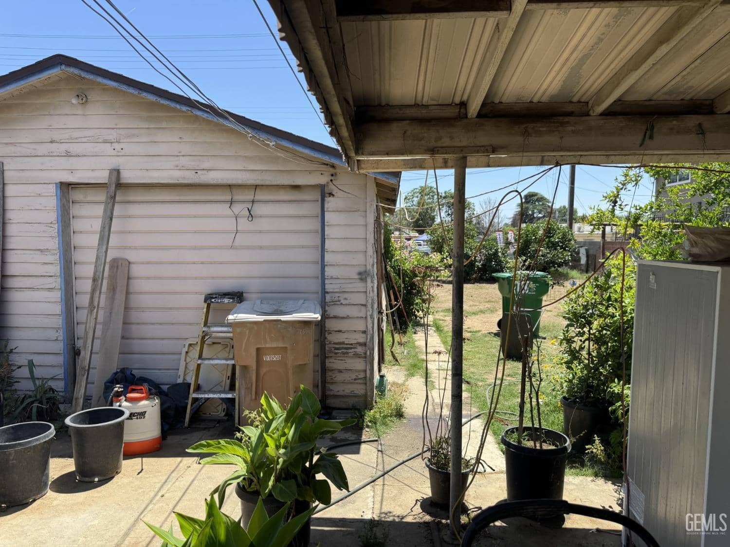 715 Knotts Street — photo 3