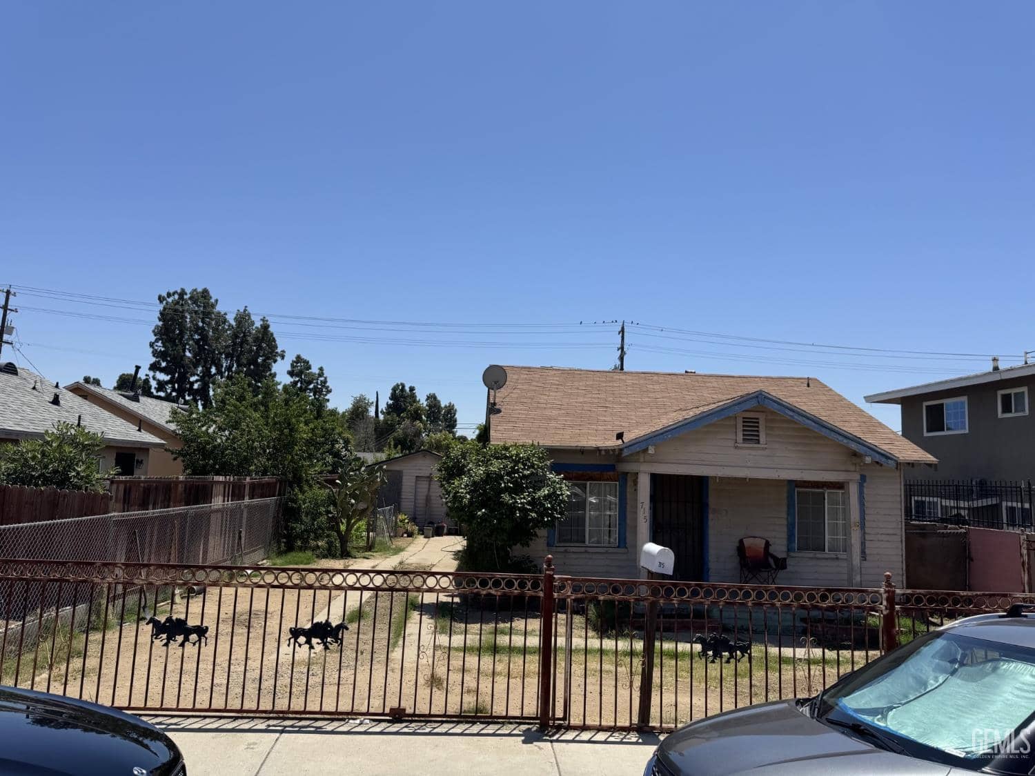 715 Knotts Street — photo 2
