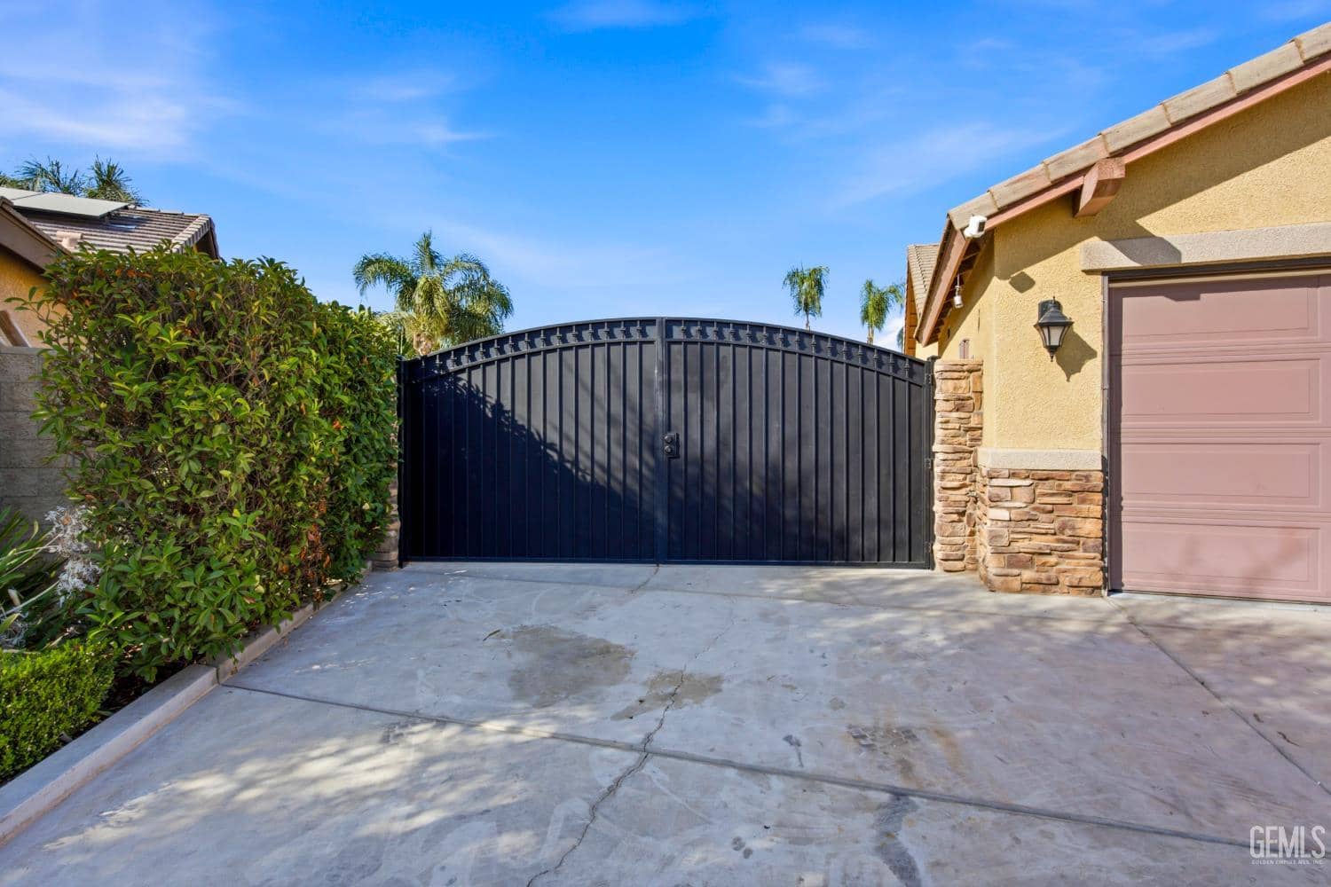 8904 Rockaway Beach Court — photo 3