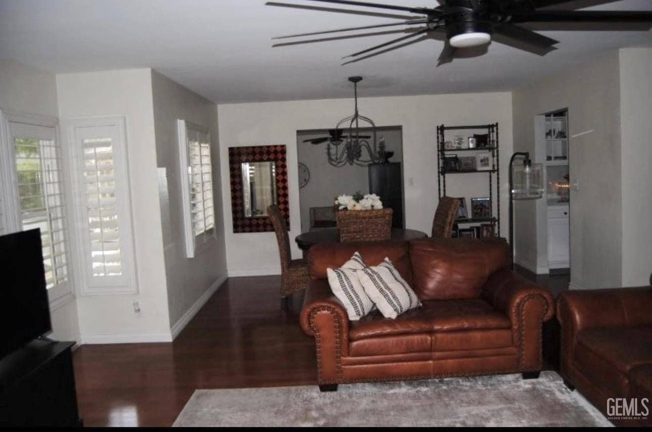 2512 Bay — photo 3