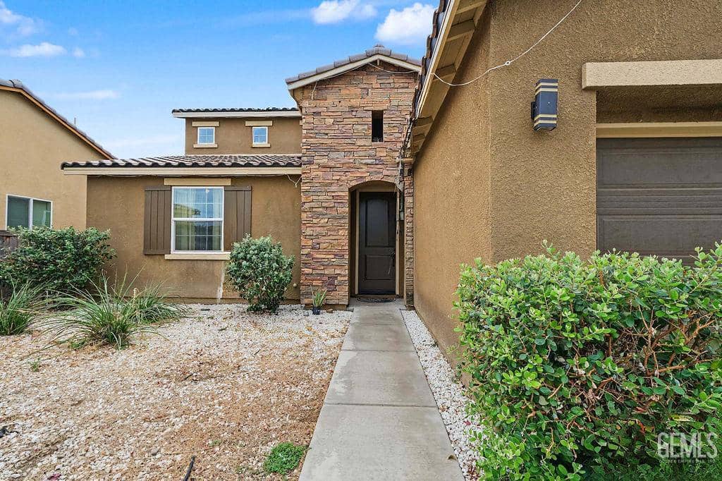 6015 Sapphire Peak Drive — photo 3