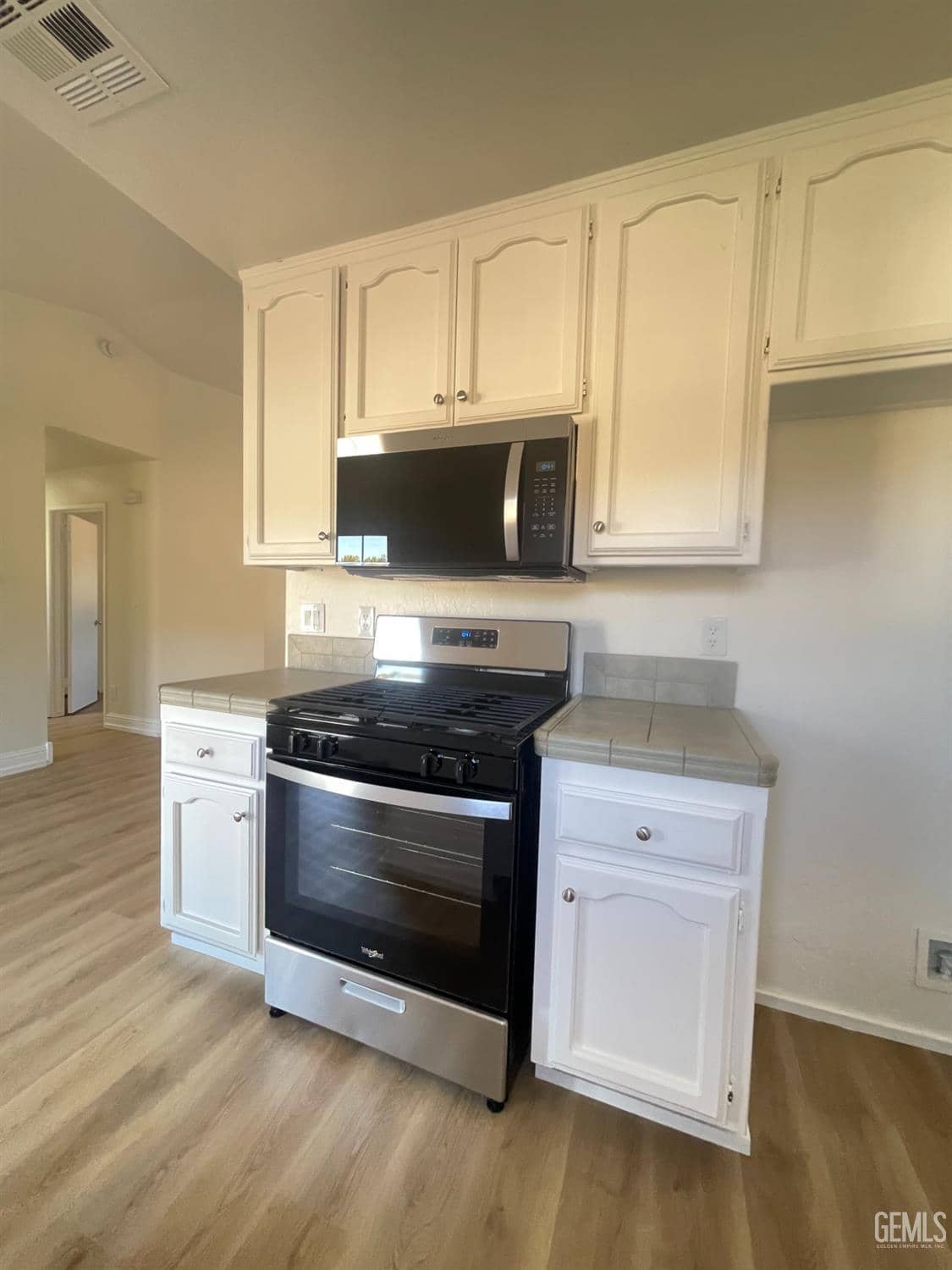 23441 Lakeview Drive — photo 5