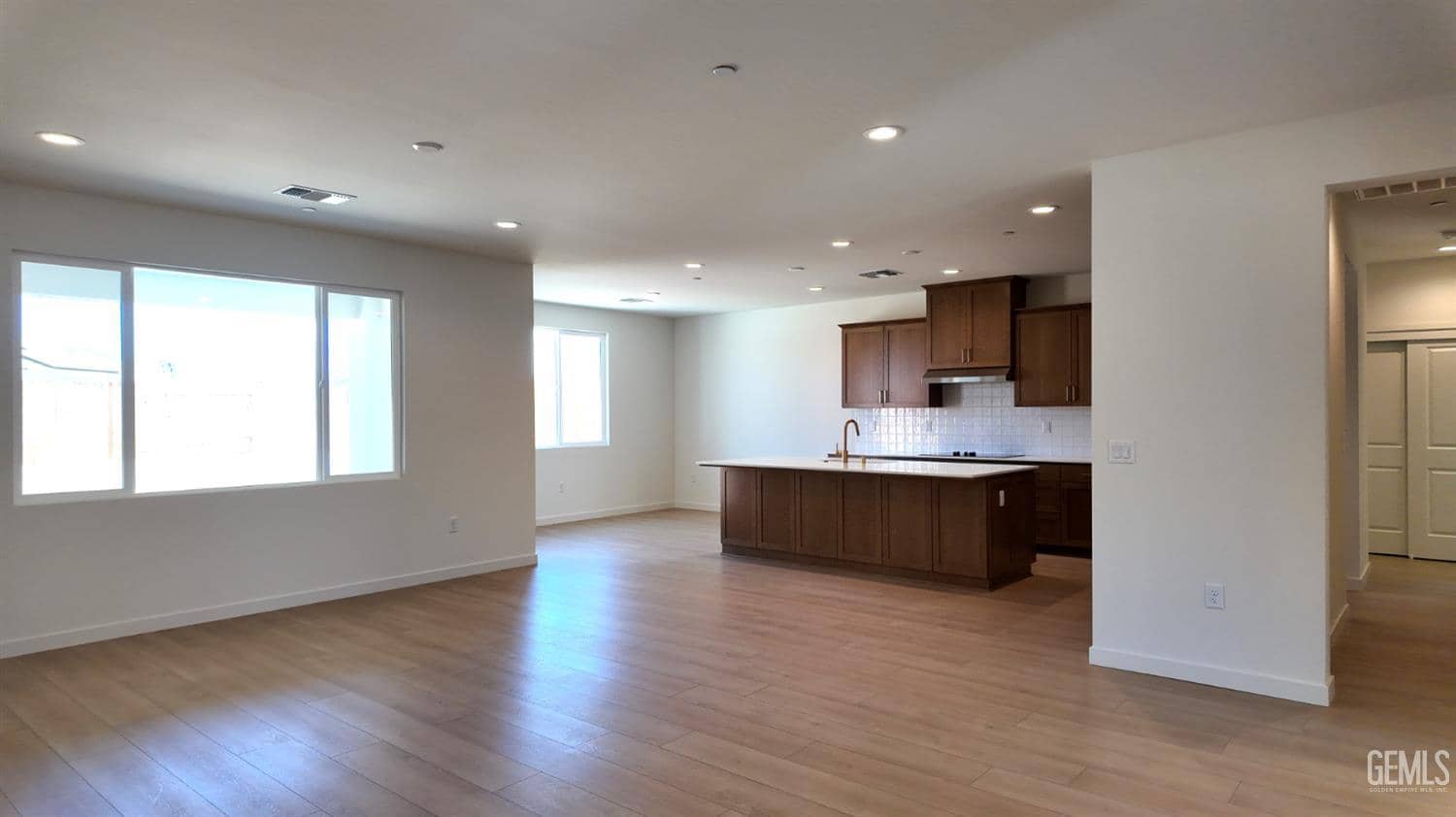 704 Grande Court — photo 2