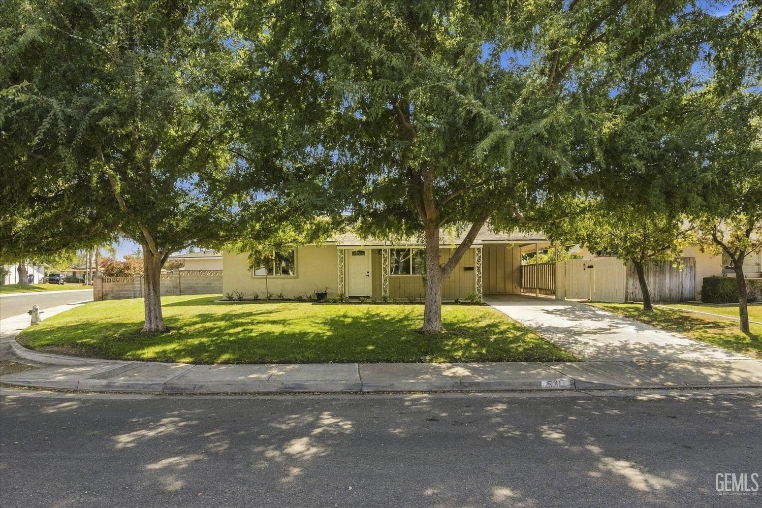 521 Oak Fair Way