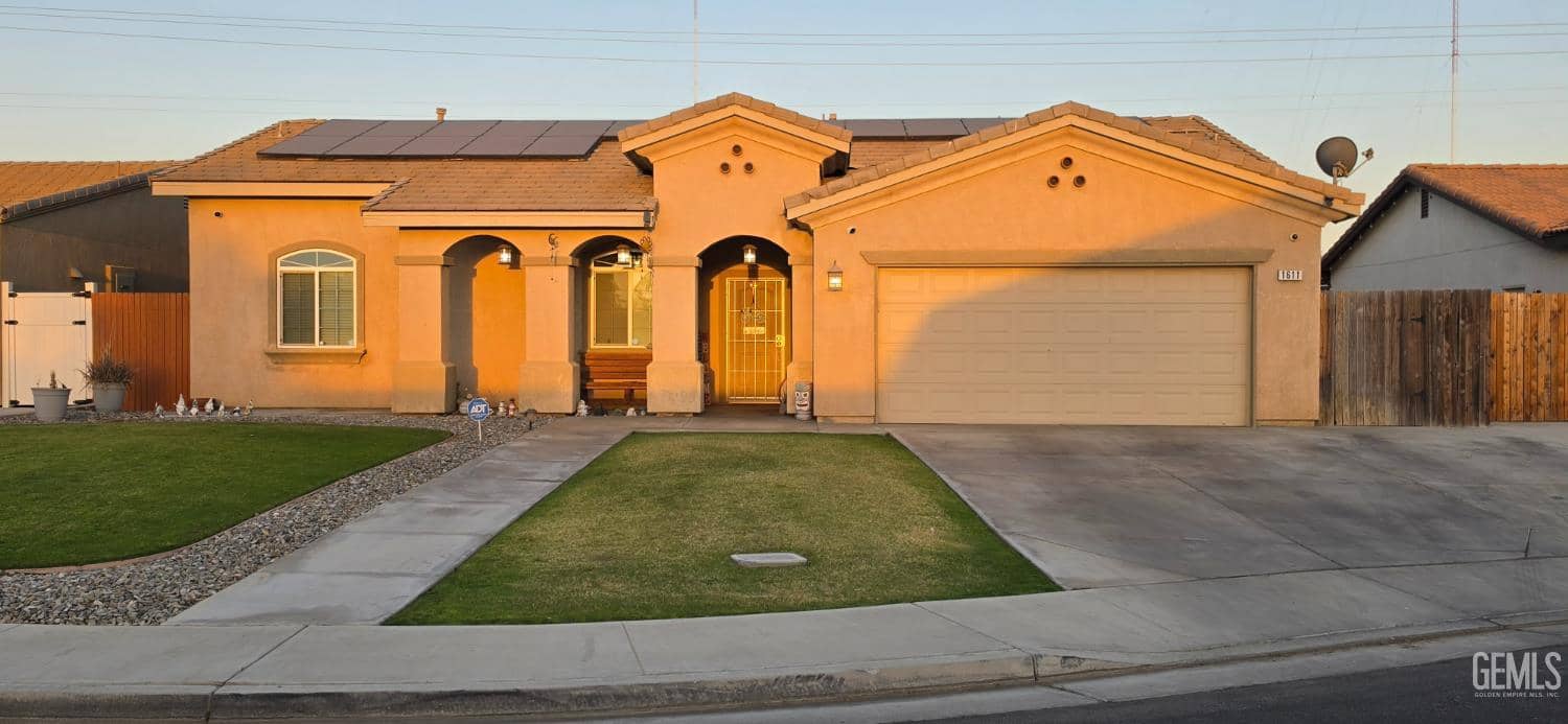 1611 Brea Street — photo 3