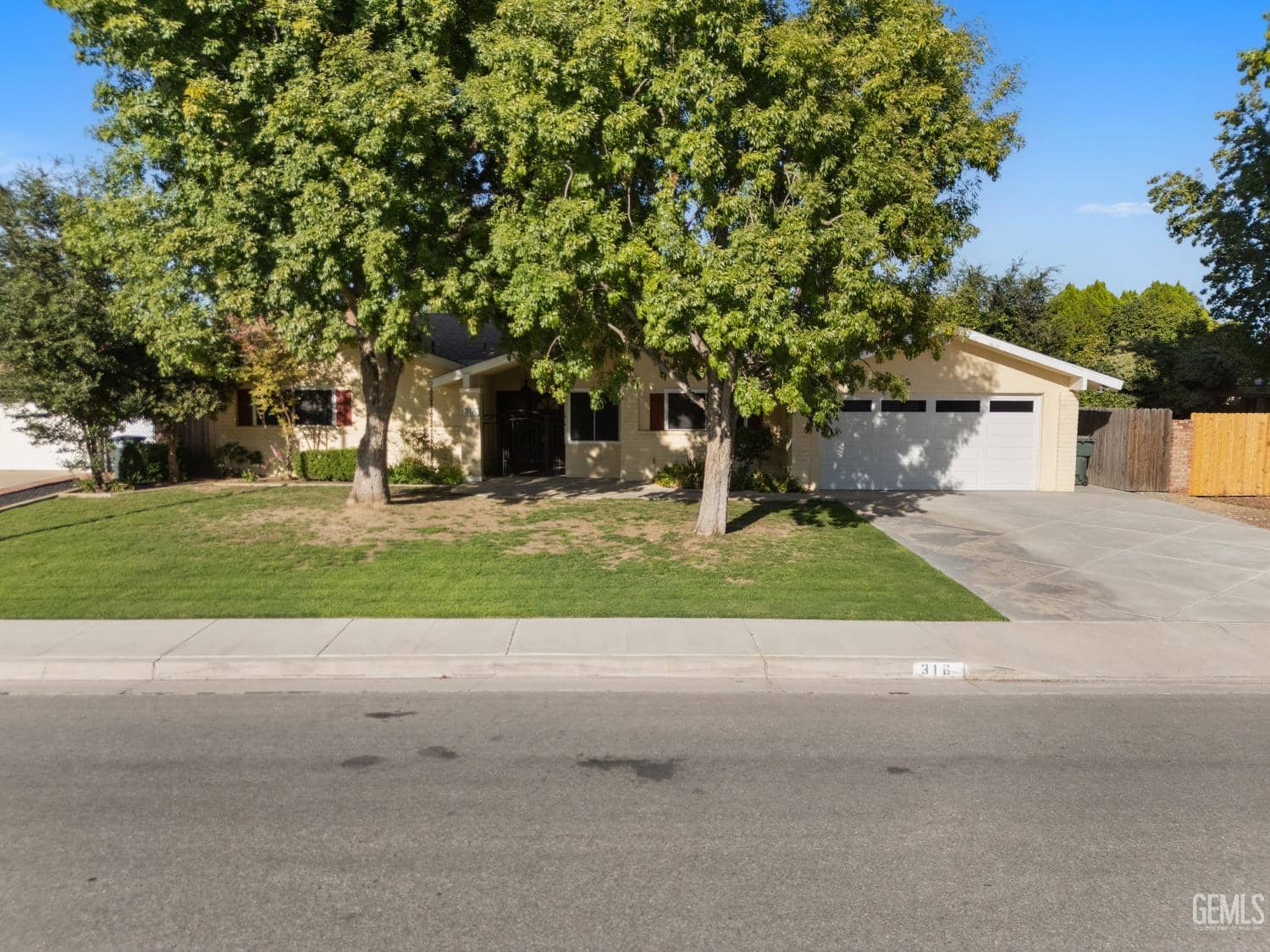 316 Bermuda Street — photo 2