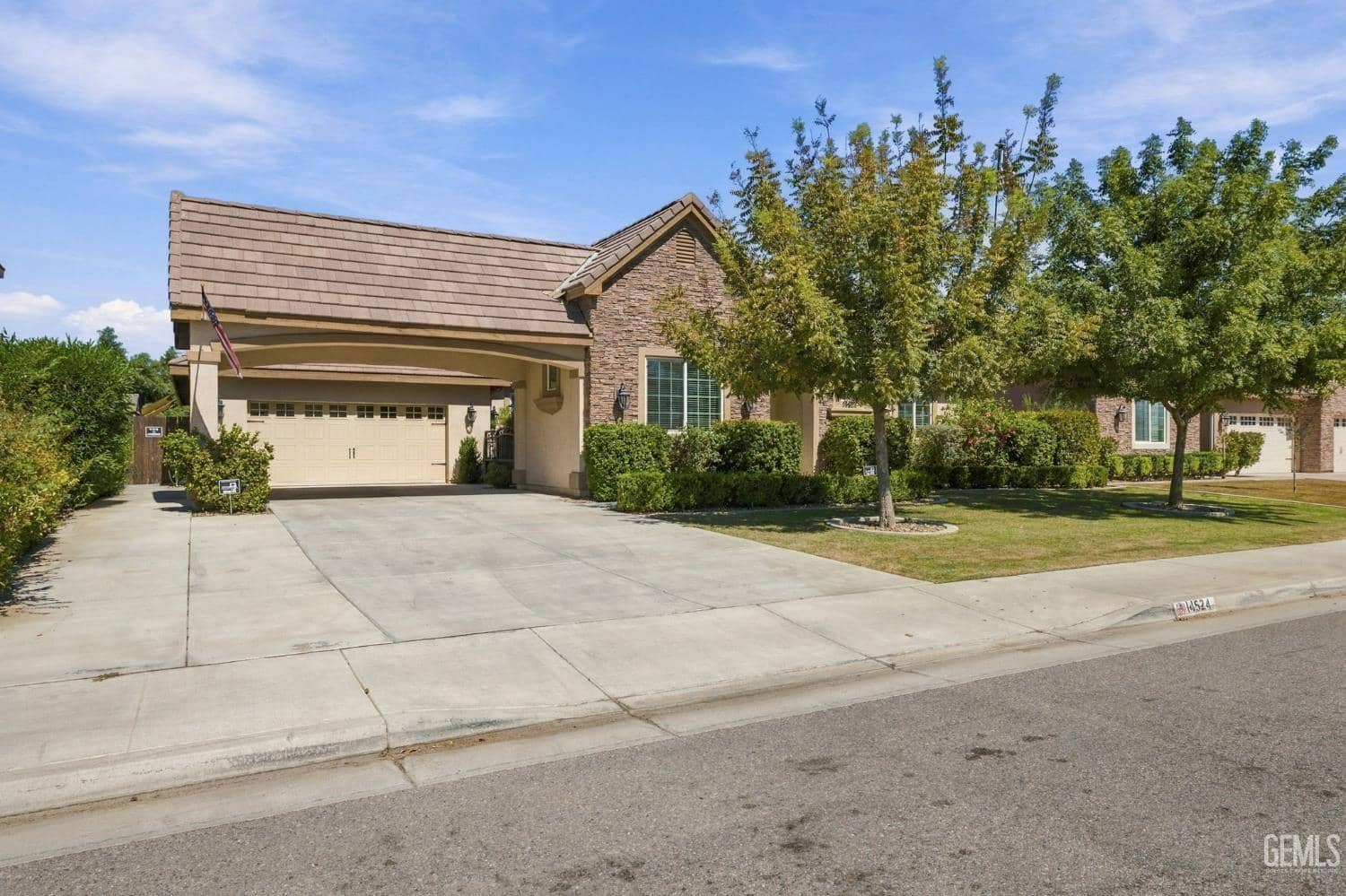 14524 Blue Stream Avenue — photo 2