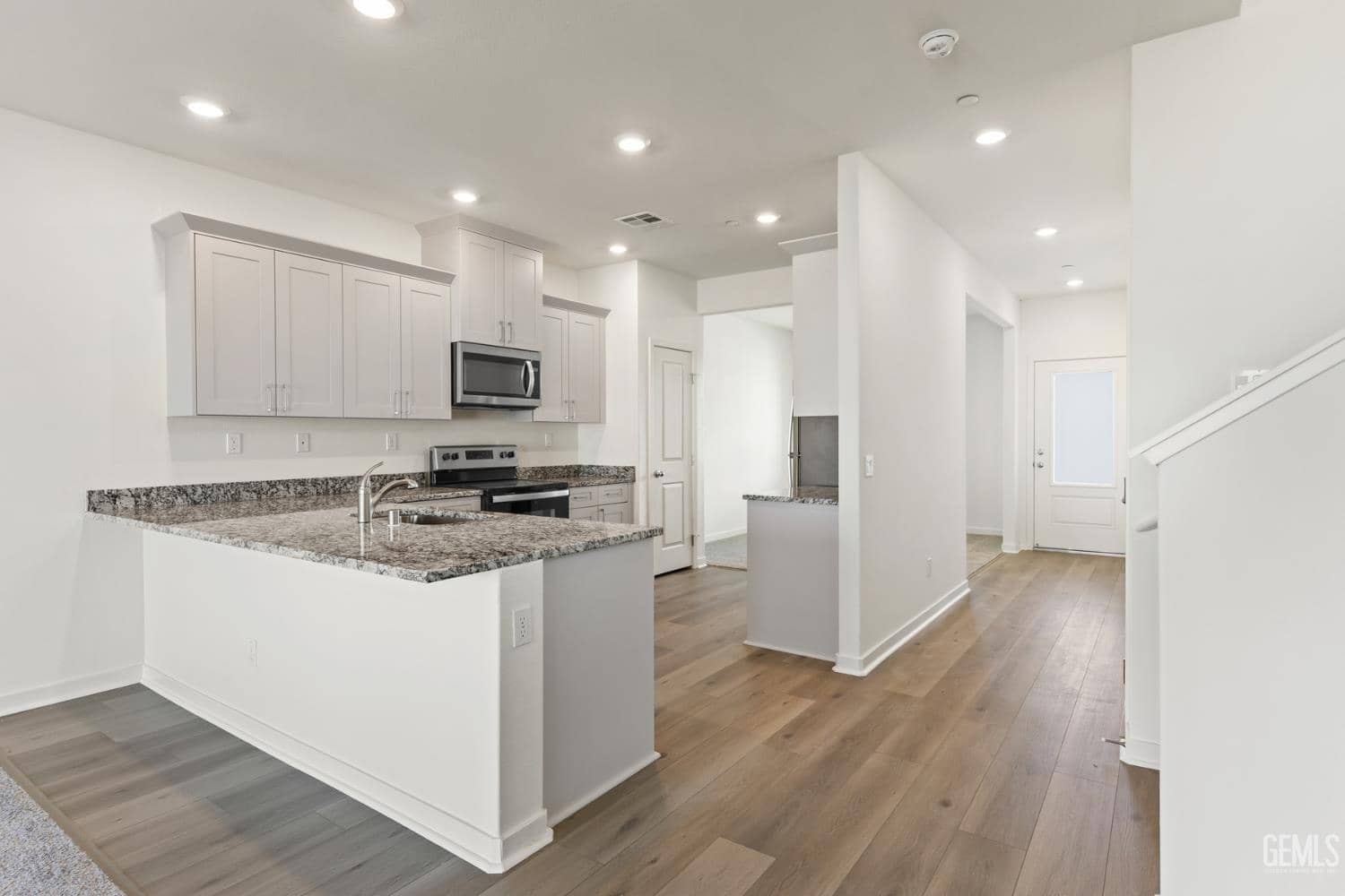 7523 Rambutan Place — photo 3