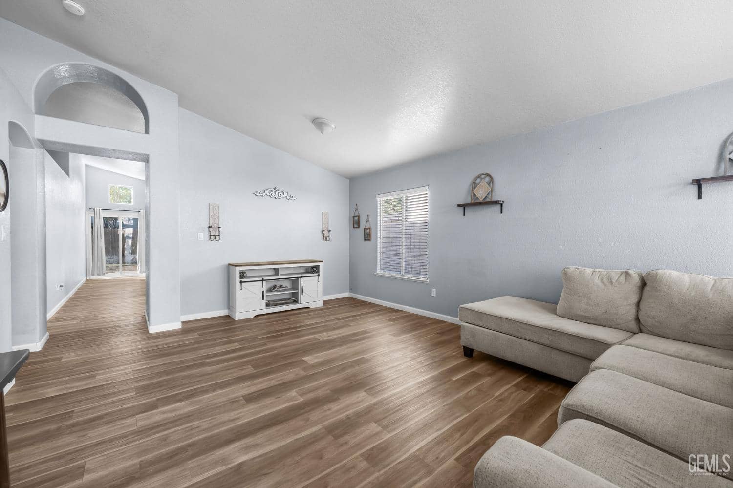 4907 Oakville Court — photo 3