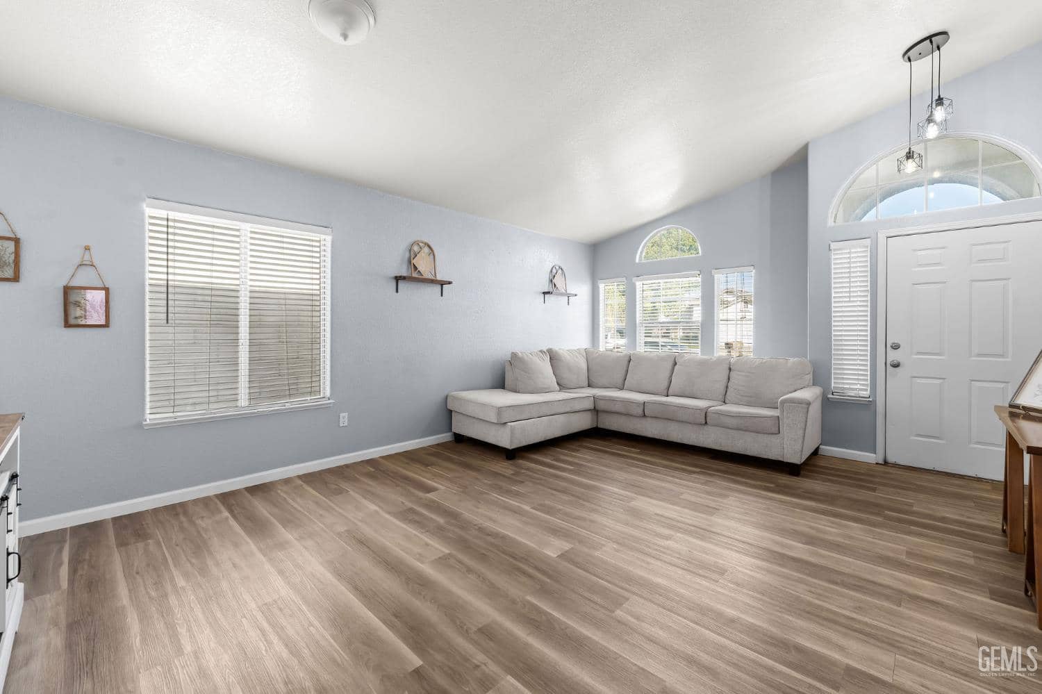 4907 Oakville Court — photo 4
