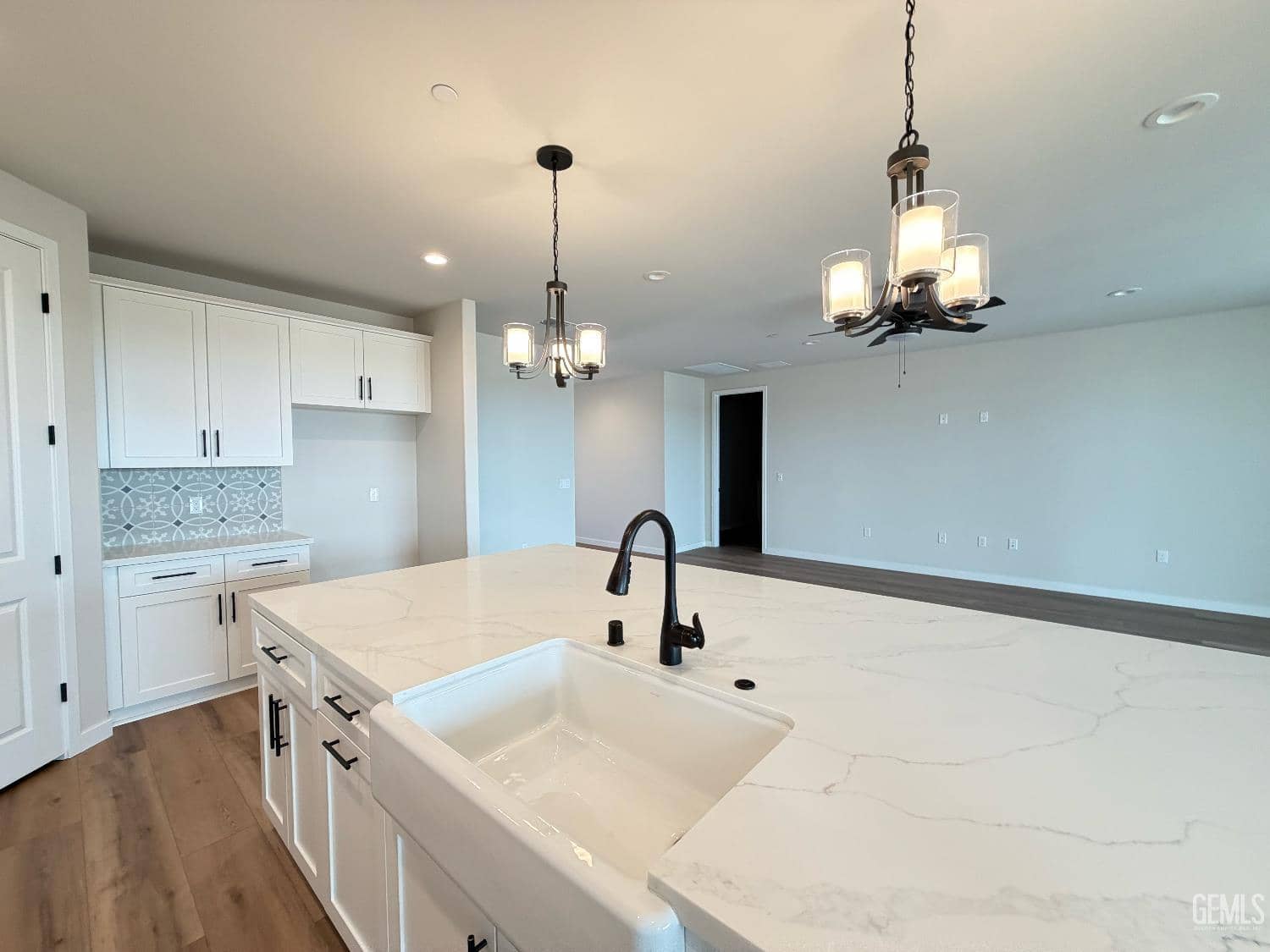 11035 Alcazar Avenue — photo 3