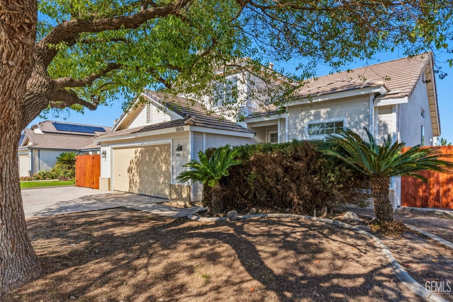3910 Ocean Breeze Avenue — photo 2