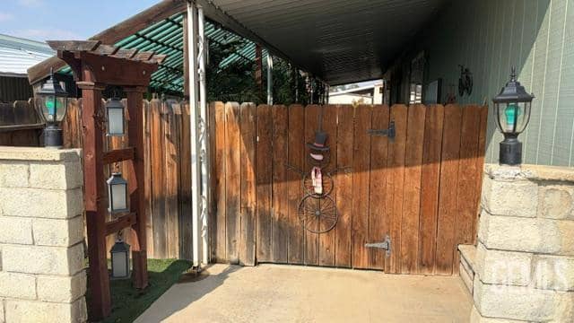 400 E Roberts Lane — photo 3